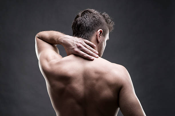 Quelle formation un ostéopathe doit-il avoir pour traiter les douleurs au cou à Lyon?